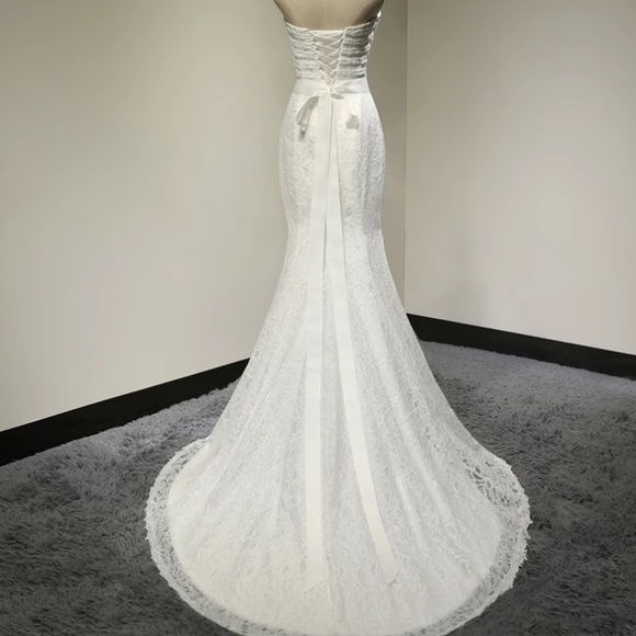 WHITE WEDDING DRESS WITH LACE - Picture 2 of 8